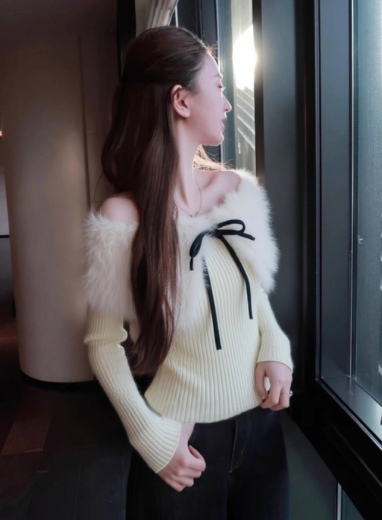 レディムード ファーオフショルニット