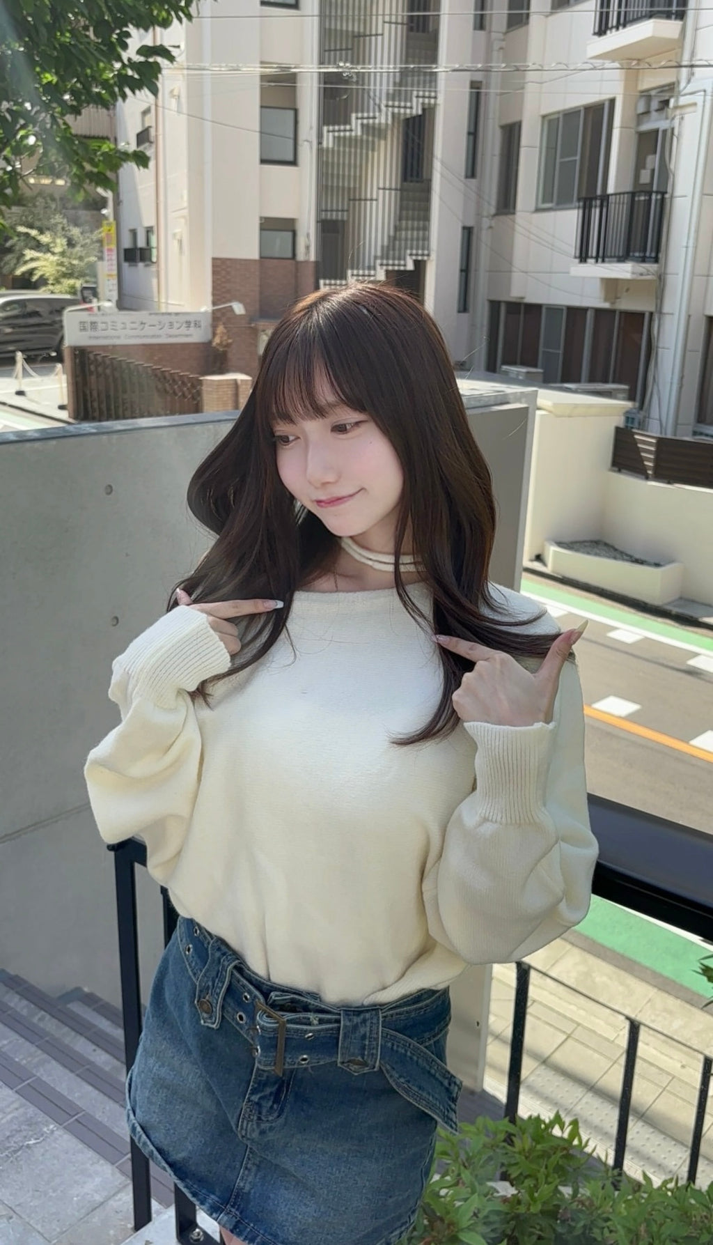 ワンショルダーネックストラップニット