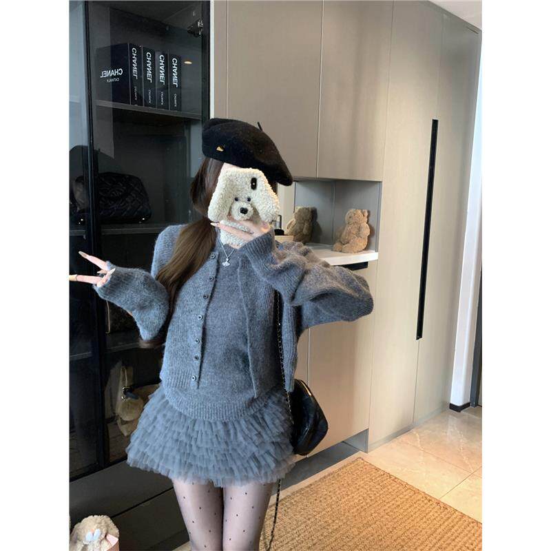 グレーニットセーター