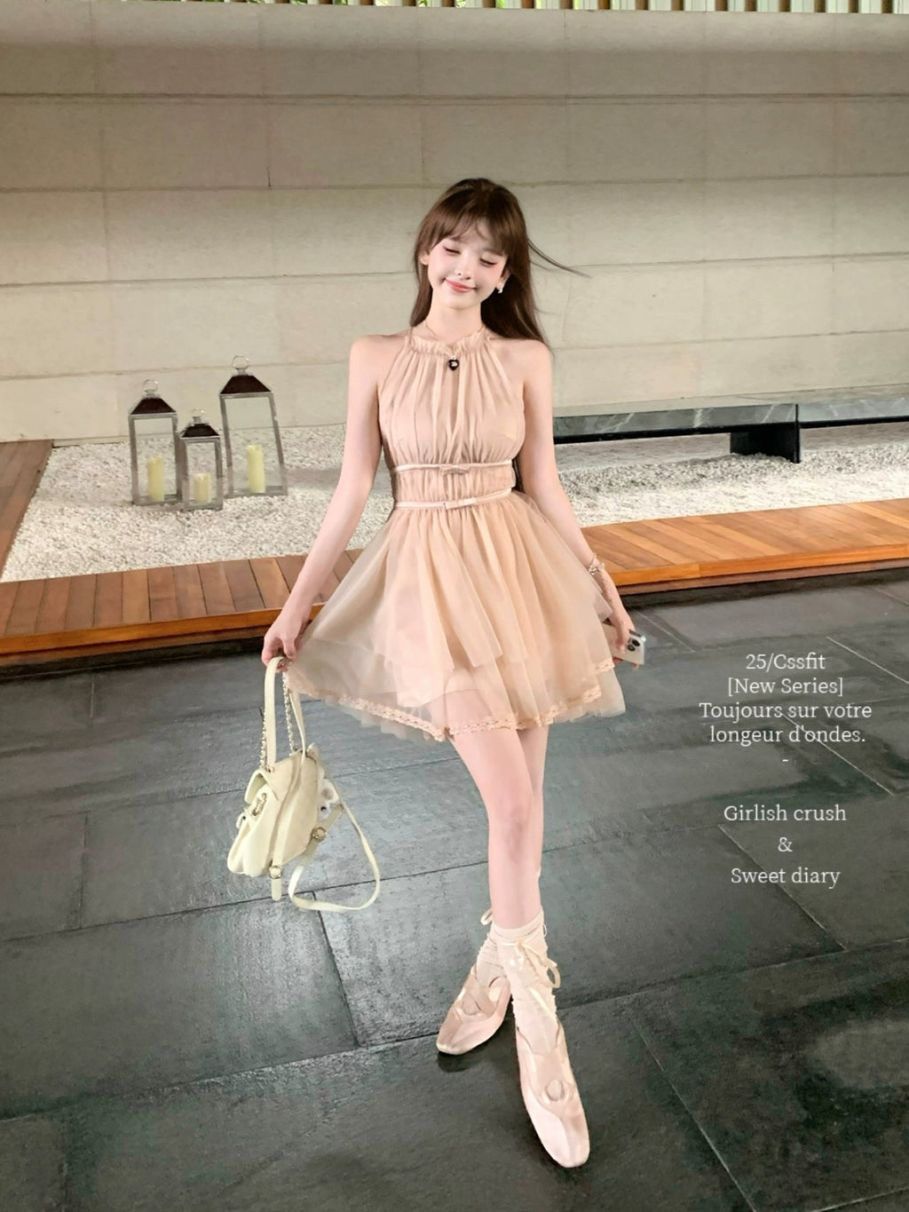 ホルターネックシアーミニワンピース