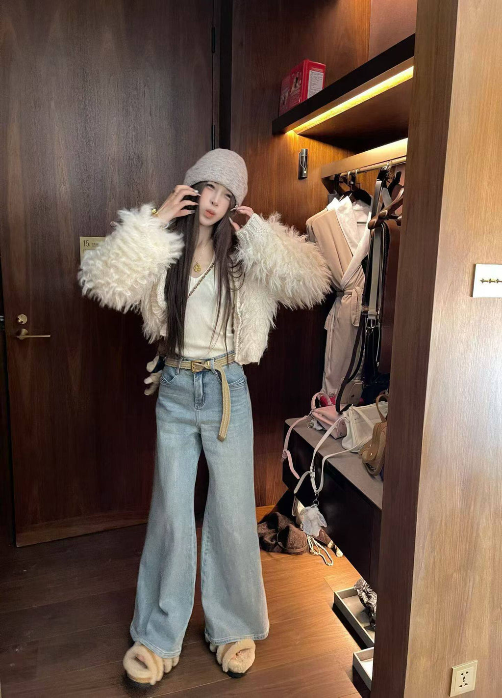 フェミニンファーカーデ