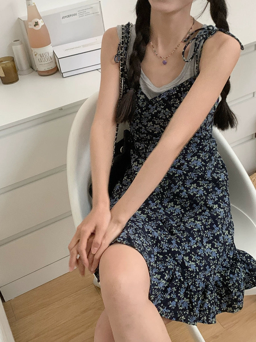 スリーブレスフラワーティアードワンピース＋インナータンクトップ
