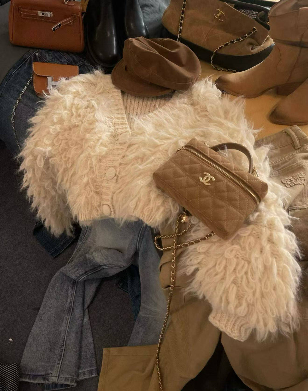 フェミニンファーカーデ