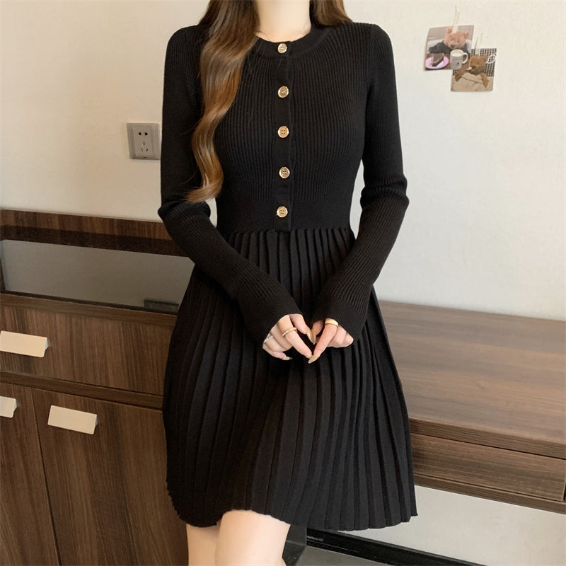 プリーツニットワンピース