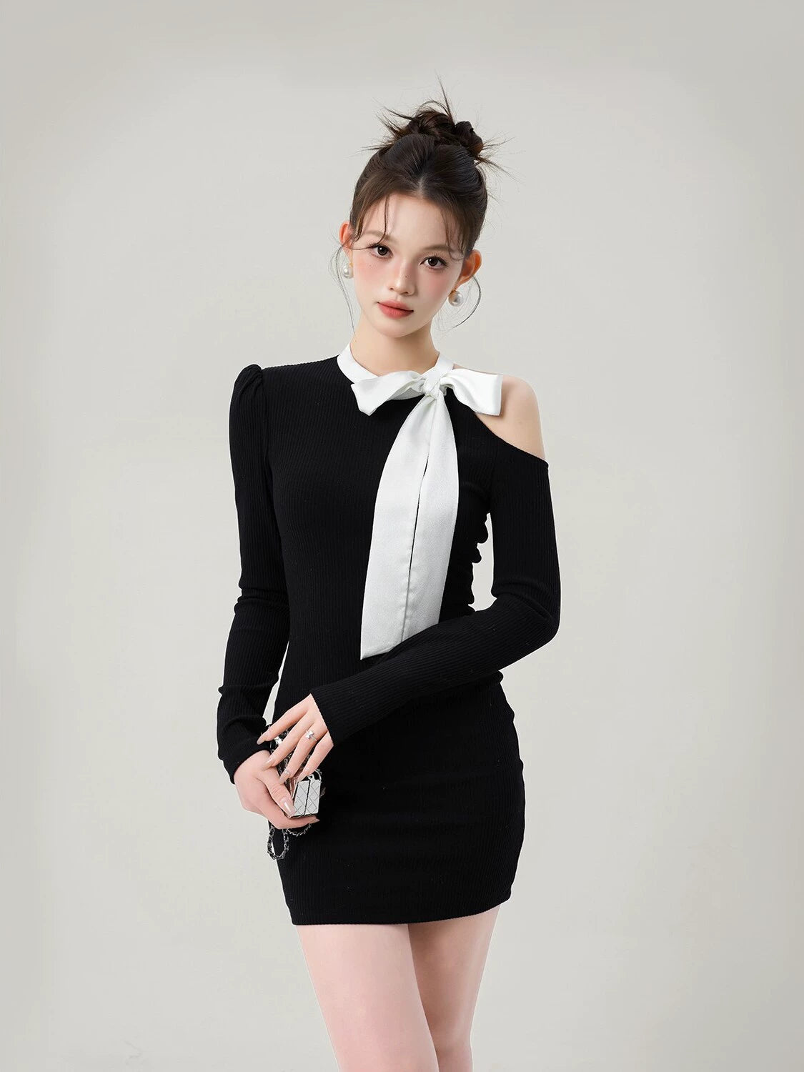 オフショルダースリムリボンニット