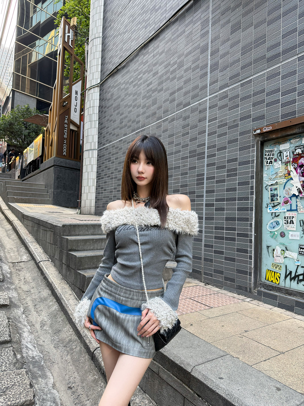 ファーオフショルダークロップドニット