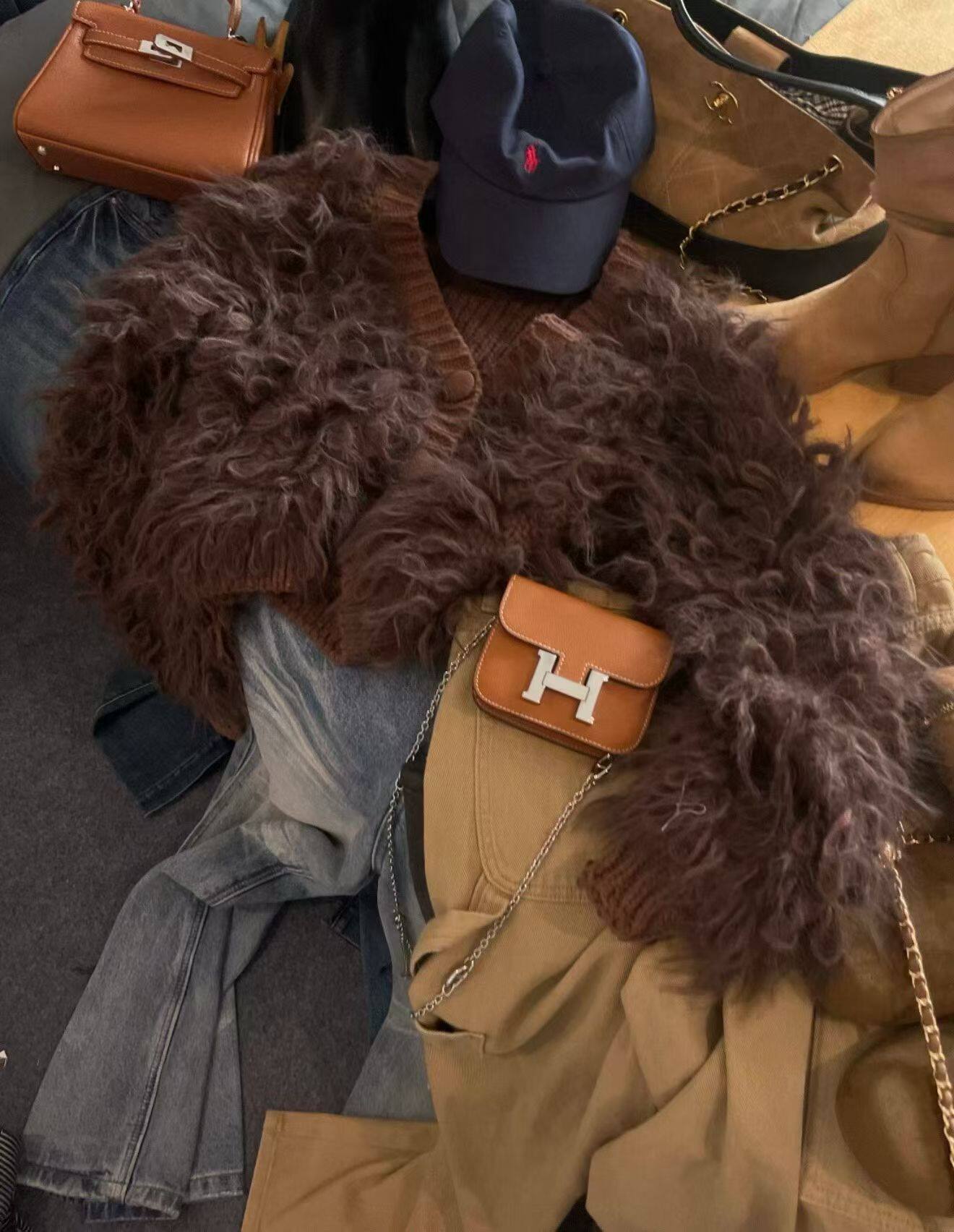 フェミニンファーカーデ