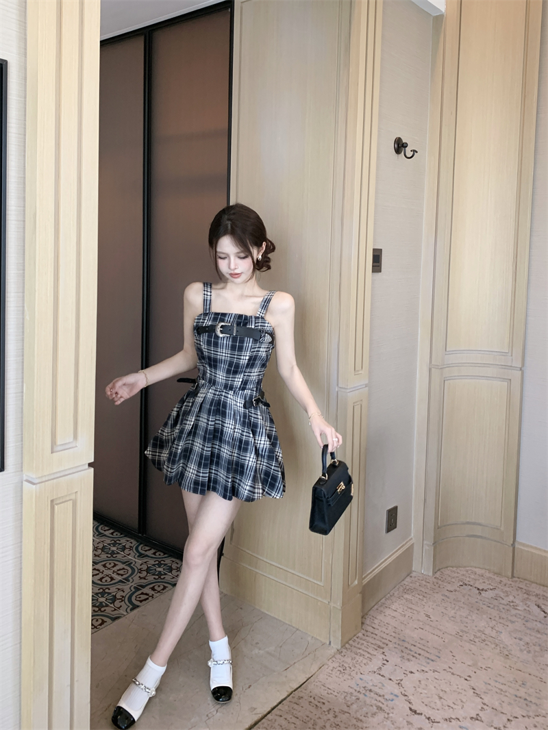 サスペンダーベルトデザインチェックワンピース – charme