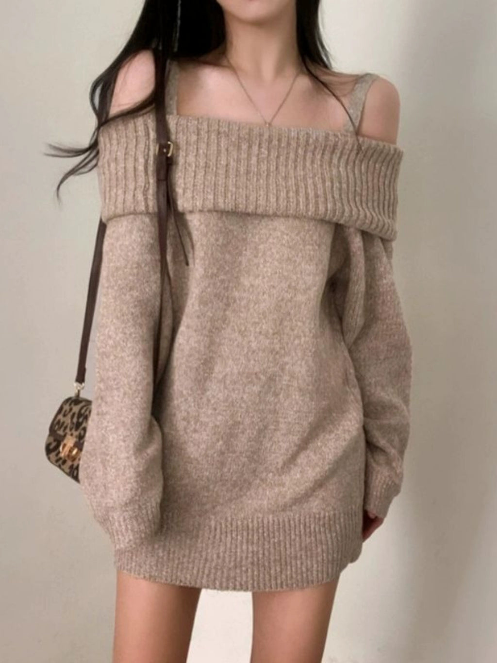 サスペンダーオフショルダーニットワンピース – charme